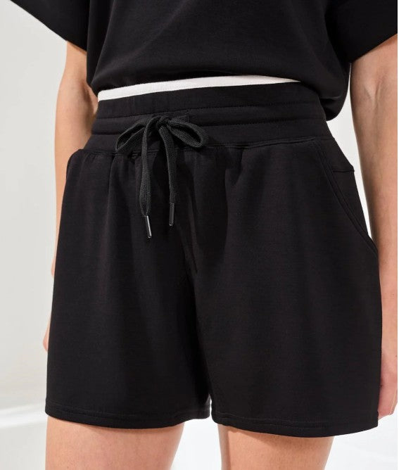 TECHNO LUX PULL ON SHORTS