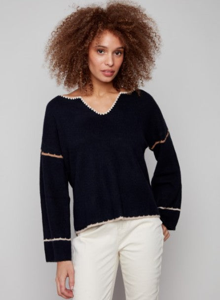 NOTCH NECK SWEATER W/EMBROIDERY