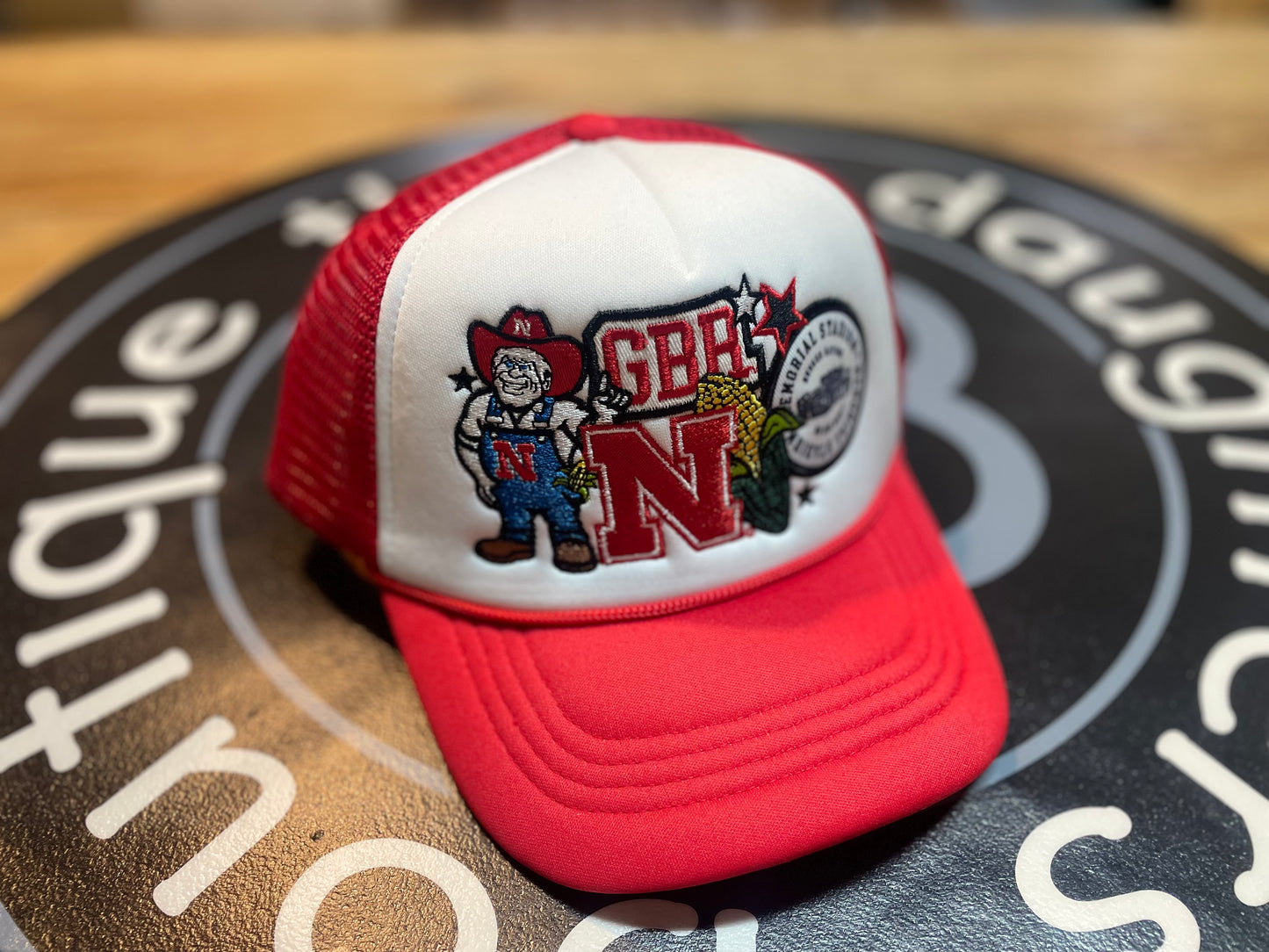 NE LAYERED PATCH TRUCKER HAT