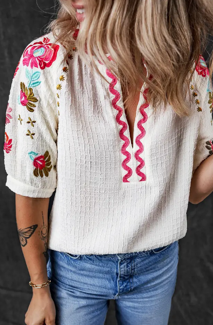 EMBROIDERED BLOUSE W/ PUFF SLEEVE