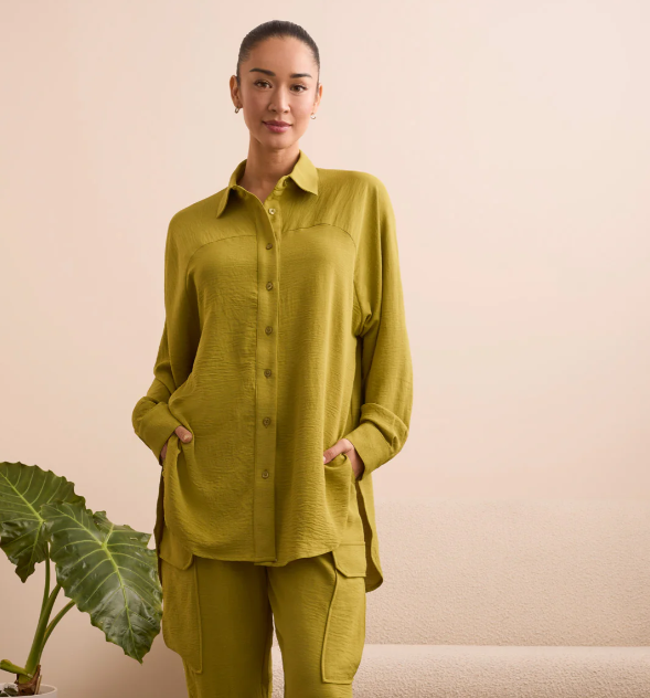 FLOWY RAGLAN SLEEVE SHIRT