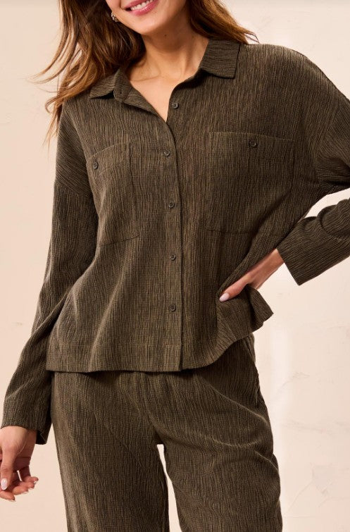 CRINKLE BUTTON DOWN