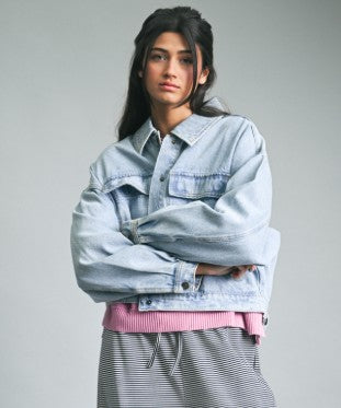 RELAXED FIT CROPPED DENIM JACKET