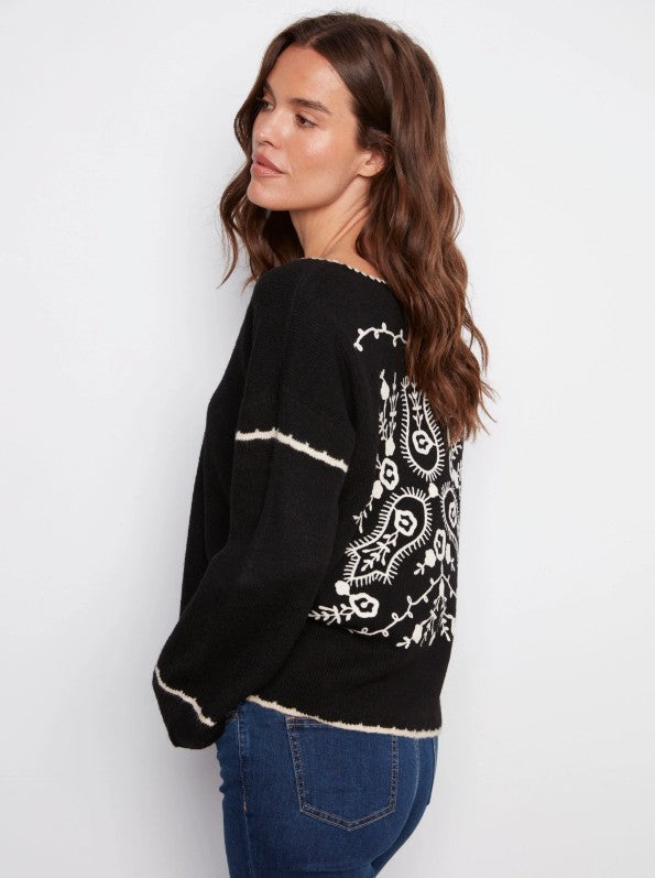 NOTCH NECK SWEATER W/EMBROIDERY