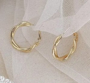 GOLD TWISTED HOOP EARRINGS